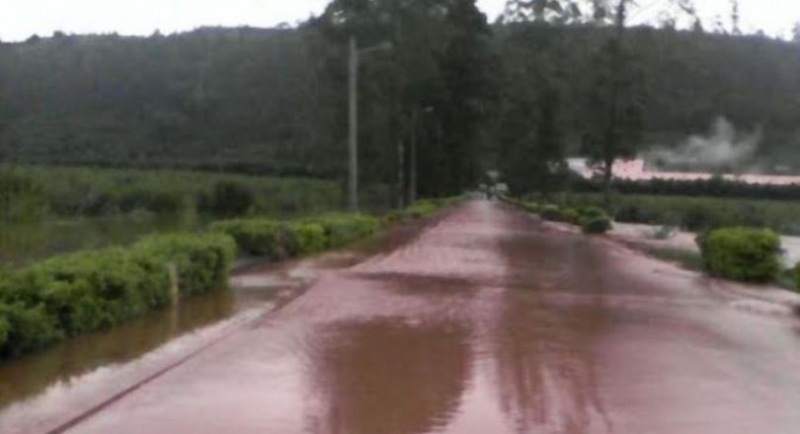 Nyabarongo yuzuye,umuhanda Kigali-Muhanga urafungwa ingendo zirahagarara.AMAFOTO