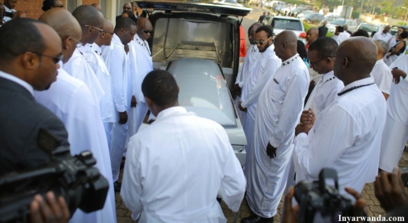 Umwami Kigeli V Ndahindurwa yagejejwe i Nyanza aho yimiye, asome ...
