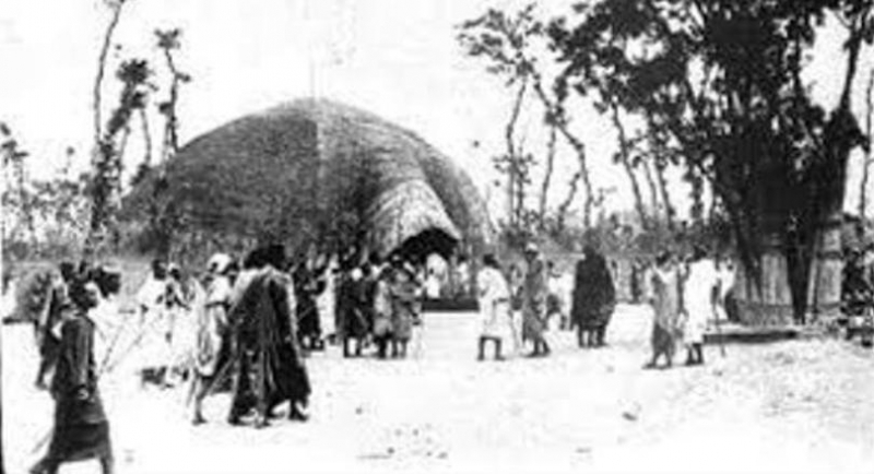 UMUCO WACU: Inkomoko y’insigamigani “Umutima muhanano ntiwuzura igituza "