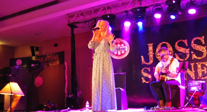 KIGALI: Abitabiriye igitaramo cya Joss Stone bivovoteye imitegurire, itangazamakuru rigaraguzwa agati– AMAFOTO