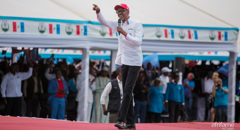 MU MAFOTO 100: Paul Kagame yasoreje i Bumbogo muri Gasabo gahund ...