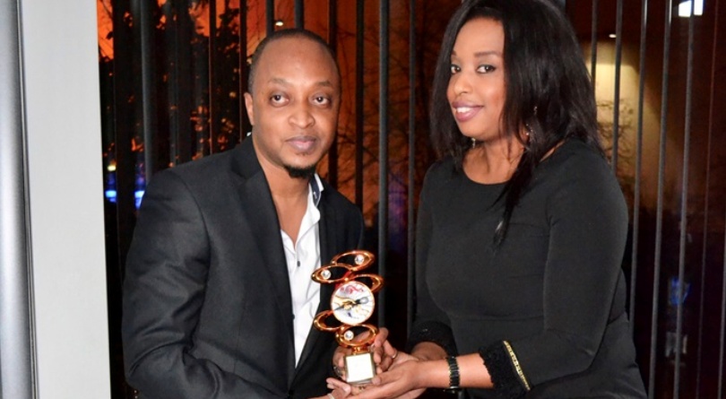 Ngeruka Faycal Kode yishimiye igihembo cya mbere yahawe nk’umuhanzi ukorera muzika ye muri Diaspora