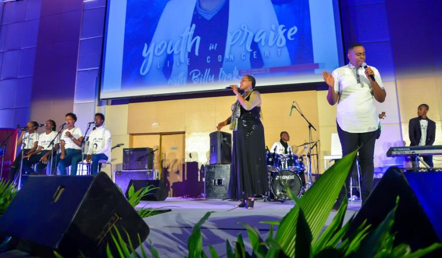 Billy Jakes yakoze igitaramo yatumiyemo Aline, Gaby na Alarm avuga amagambo akomeye kuri Prophet Sultan-AMAFOTO