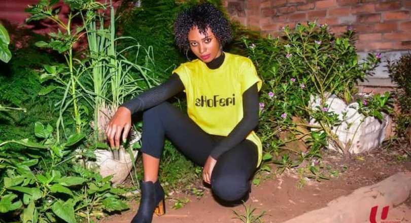 “Shoferi ko atagenda ubu ari mu maki? Ko antinza nzira kandi bari butere ivi?" Cassandra mu ndirimbo ye nshya ‘Shoferi’
