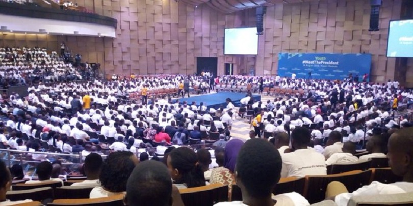 #MeetThePresident: Minisitiri Mbabazi yabwiye urubyiruko kwigira kuri Emmanuel wahanze umuhanda wa 7Km