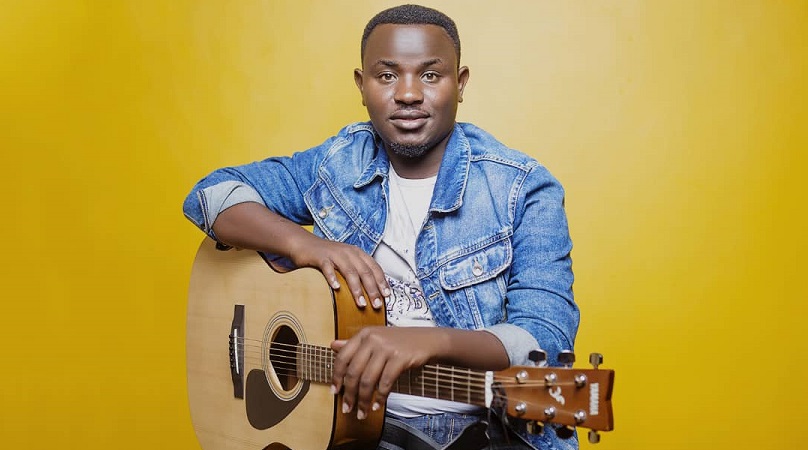 Janvier Muhoza yasohoye Album ya mbere yise “Izabikora " yatangiye gukora yiga muri Kaminuza 