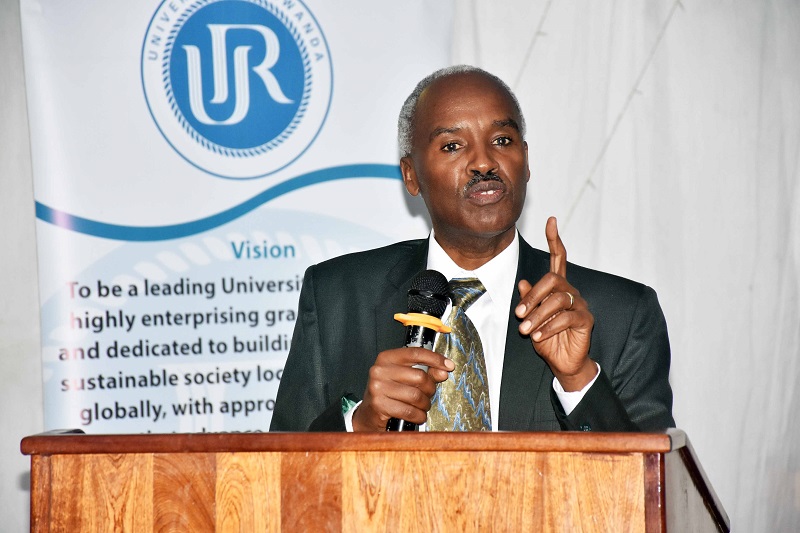 UR: Murandasi ku giciro gito! Dr Charles Muligande yamaze impungenge abanyeshuri bibazaga byinshi ku kwigira kuri murandasi 