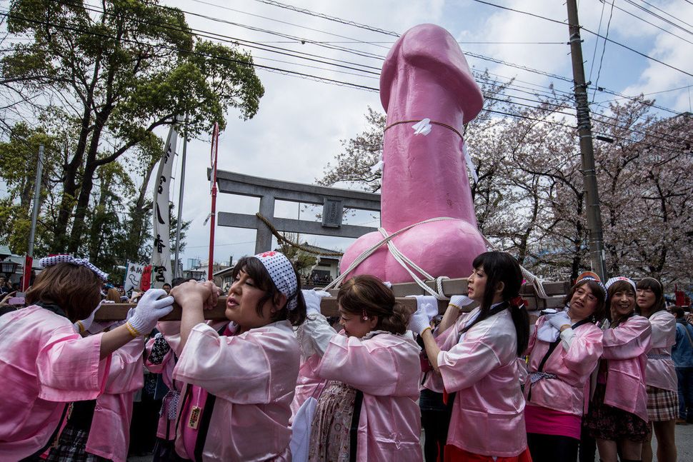 Japan: Agahugu n’umuco wako! Umunsi mukuru w’igitsina cy’umugabo wizihizwa mu buryo butangaje-AMAFOTO