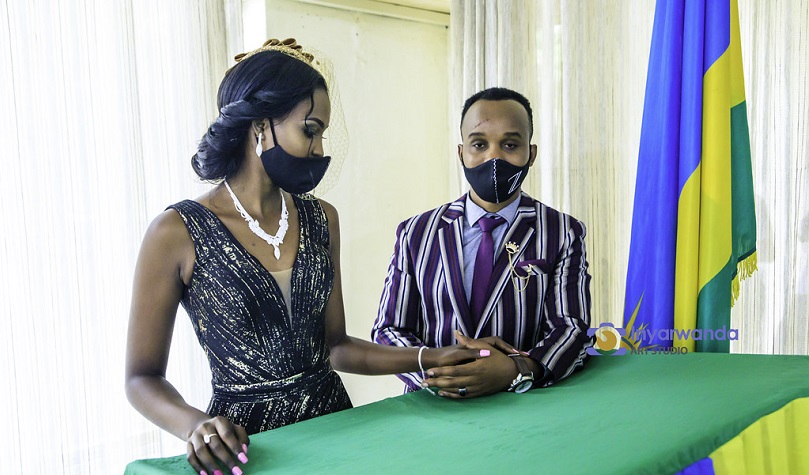 Yves Kana wo mu itsinda Trezzor yasezeranye imbere y’amategeko n’umukunzi we-AMAFOTO