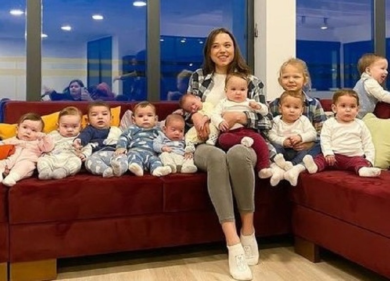 Christina ku myaka 23 y'amavuko amaze kubyara abana 11 mu gihe yifuza kubyara 105-AMAFOTO