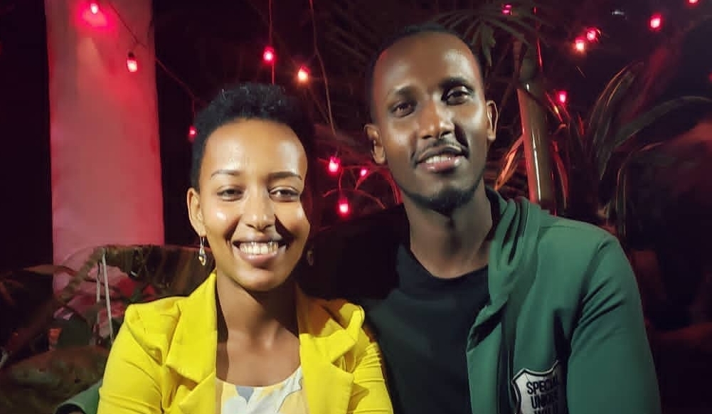 Gentil Misigaro yasohoye indirimbo y'ihumure iri mu Cyongereza anavuga igihe azatangira kuririmbana n'umugore we Rhoda-VIDEO