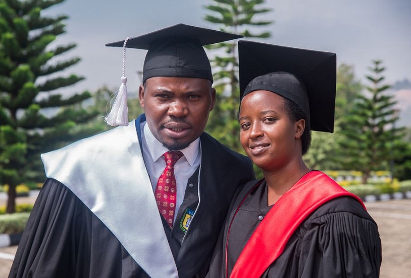 Minisitiri Bamporiki yashimiye Imana ko umugore we umaze iminsi arwayire hanze ari koroherwa