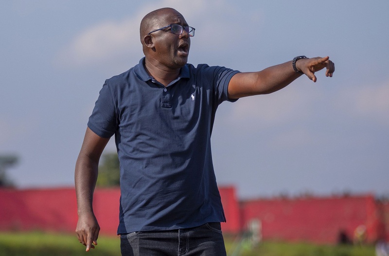 Police FC yahagaritse by’agateganyo umutoza Haringingo Francis n’abungiriza be bose