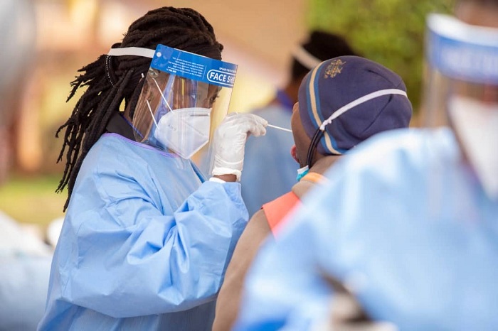 Covid-19 yahitanye ubuzima bw'abantu 5, abagera kuri 915 barayandura naho 7,565 barakingirwa