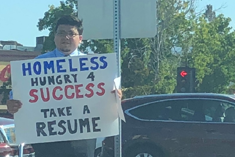 Yashoye miliyoni 73 Frw araminuza ariko abura akazi nta n’ubwo yagiraga aho kuba! Dore amayeri benshi baca amazi David yifashishije akabona akazi keza