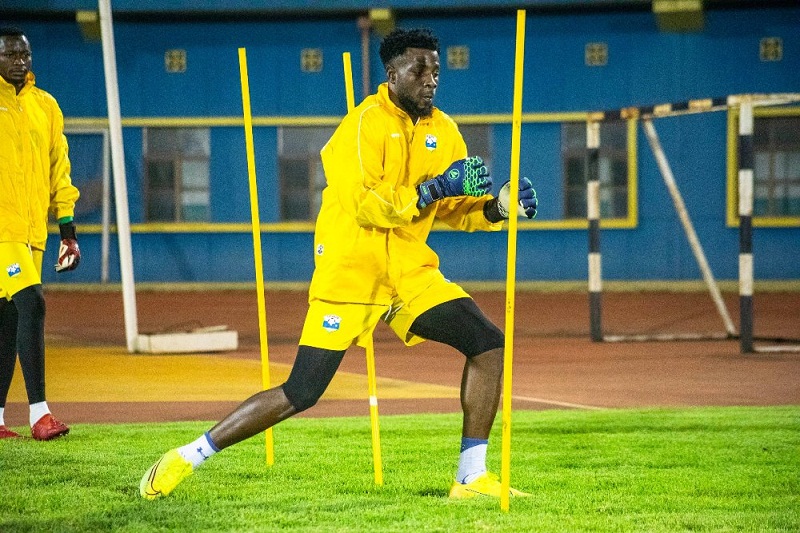 Ibitecyerezo bitandukanye bisa nk’ibigaragaza ko hari abagikomeje kwibaza ku kwirukanwa kwa Kwizera Olivier