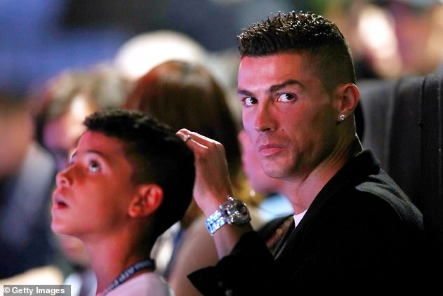 Ronaldo arashaka kuba umutoza wa Manchester United