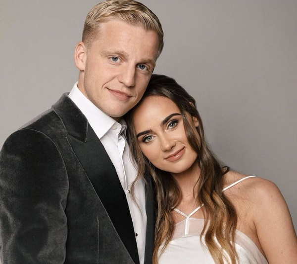Van de Beek wa Man.United n’umukobwa wa Dennis Bergkamp wakiniye Arsenal baritegura kwibaruka imfura