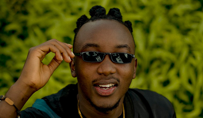 Confy yifurije Abanyarwanda umwaka mushya ateguza indirimbo eshatu -VIDEO