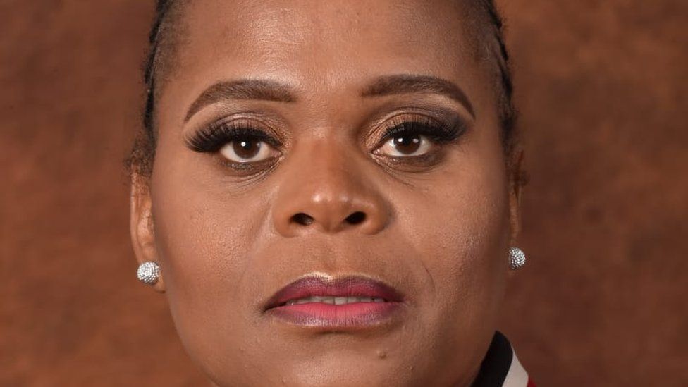 Afurika y’Epfo: Abanyeshuri b’abakobwa basabwe gufungura ibitabo bagafunga amaguru