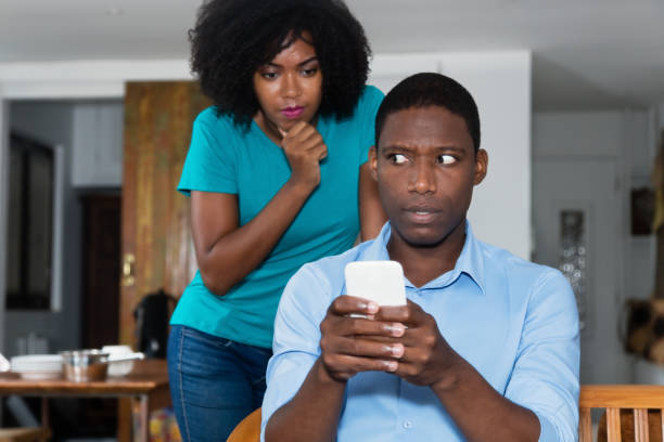 Ingaruka mbi zo kugenzura telefoni y'uwo mwashakanye