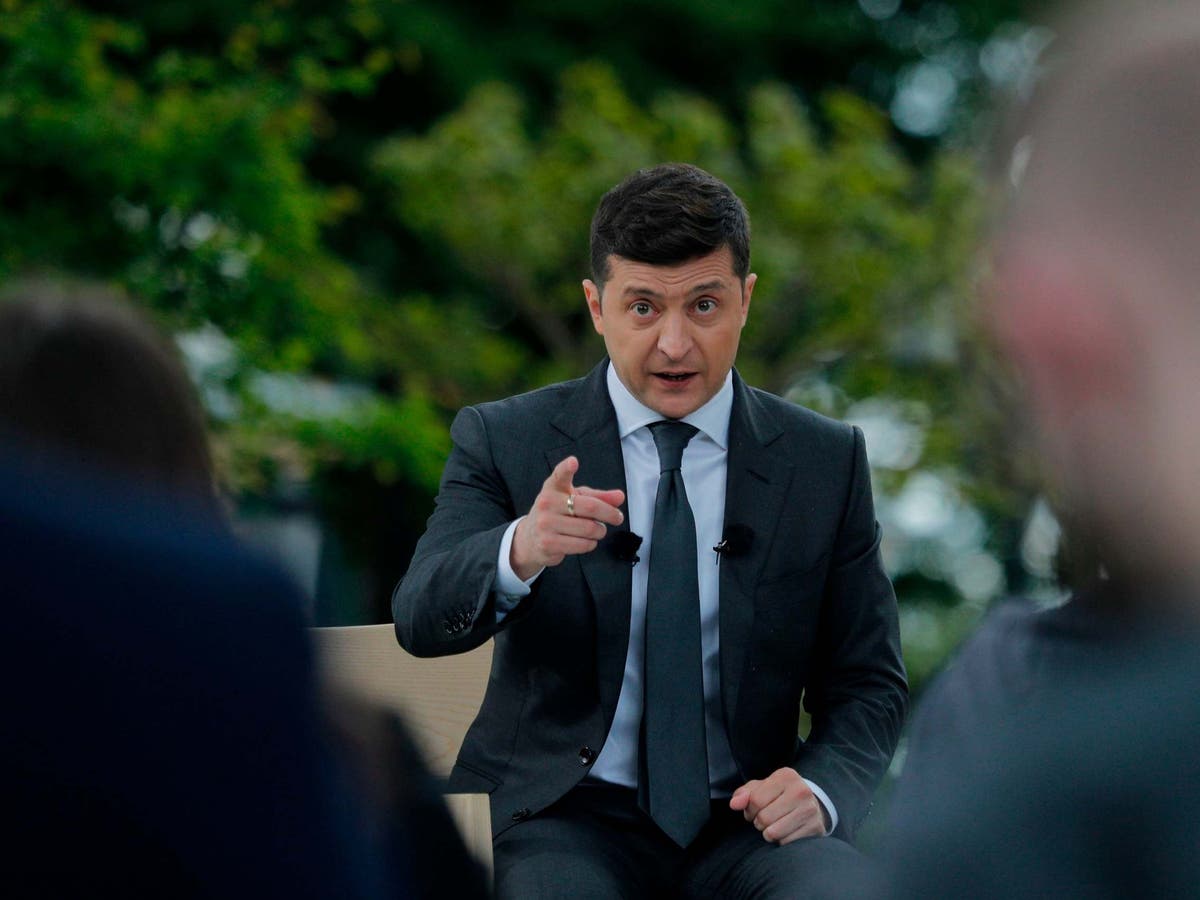Perezida Zelensky wa Ukraine yivovoteye NATO n'ibihugu bitamuha imbunda ziremereye