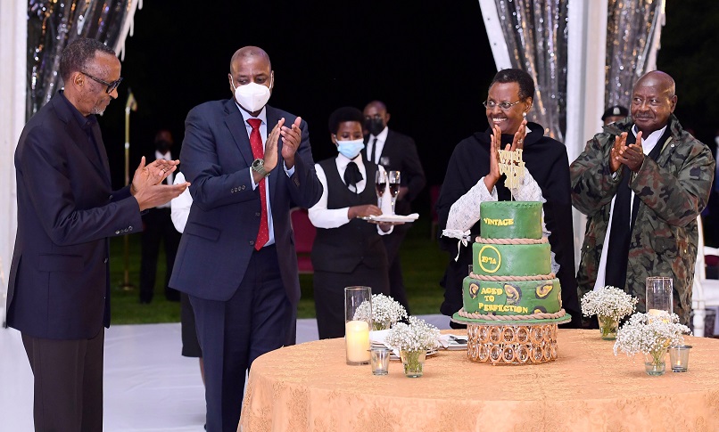 Ni inshuti kuva cyera! Museveni yavuze uko Perezida Kagame yabarokoye urupfu - AMAFOTO