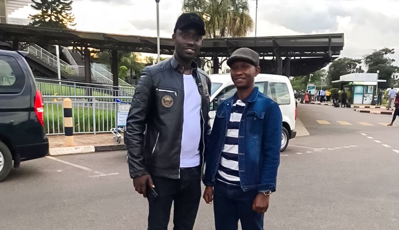 Abahanzi Munyanshoza na Bonhomme bagiye muri Amerika