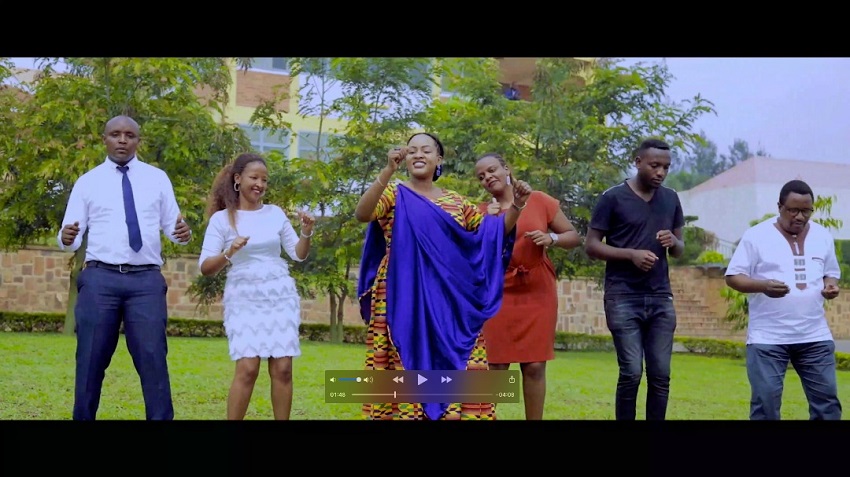 Gahongayire na Catholic all Stars basubiyemo indirimbo ‘Dore Inyange yera de’ imaze imyaka 35-VIDEO