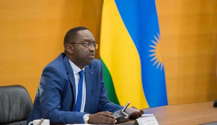 Minisiteri y'Ubuzima yamenyesheje Abanyarwanda bose n'Itangazamakuru ko bibujijwe kwamamaza imiti, abaturage bati iki?