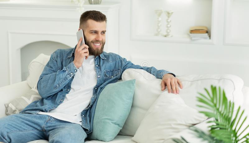 Uko umuhungu yabasha kuvugana neza n’umukobwa kuri telefone