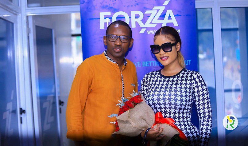 Hamisa Mobetto yasuye icyicaro cya Forzza Bet mu Rwanda-AMAFOTO