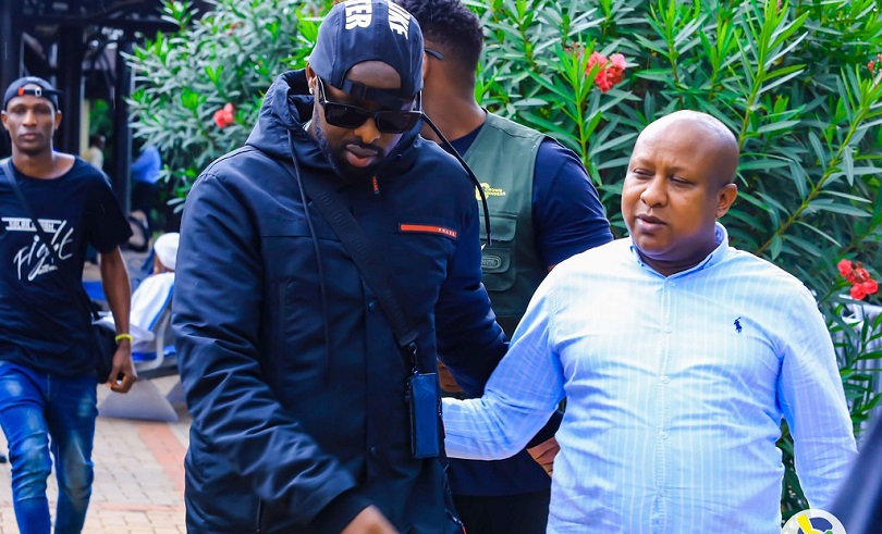 Eddy Kenzo n’umuhangamideli Abryanz bageze i Kigali-AMAFOTO+VIDEO