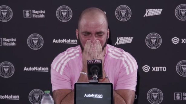 Mu marira menshi aruta ay’uruhinja Gonzalo HiguaÃn yasezeye ku mupira w’amaguru