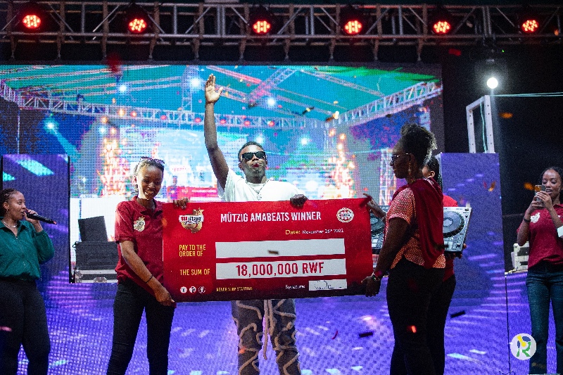 Selecta Danny uryohewe na 2022 yegukanye Miliyoni 18FRW hasozwa 'Mutzig AMABEATS DJ Competition'