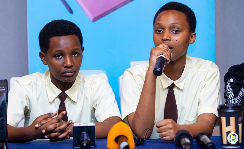 Ishuri n'ibyo banyuzemo! Vestine na Dorcas bakomoje kuri album bitiriye igitaramo cyahaye umwihariko abanyeshuri-AMAFOTO