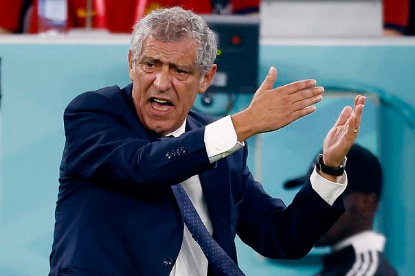 Fernando Santos utakozwaga Cristiano Ronaldo yeretswe umuryango na Portugal