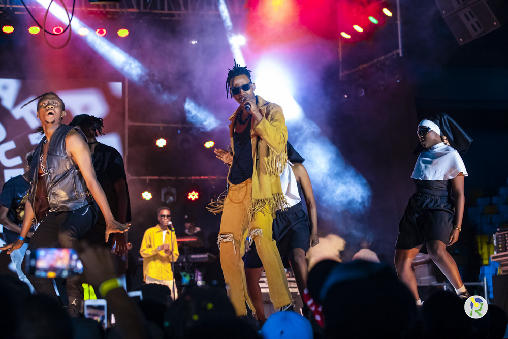 Afrique yaserukanye abakobwa bambaye nk'abihaye Imana mu gitaramo cya East African Party-AMAFOTO
