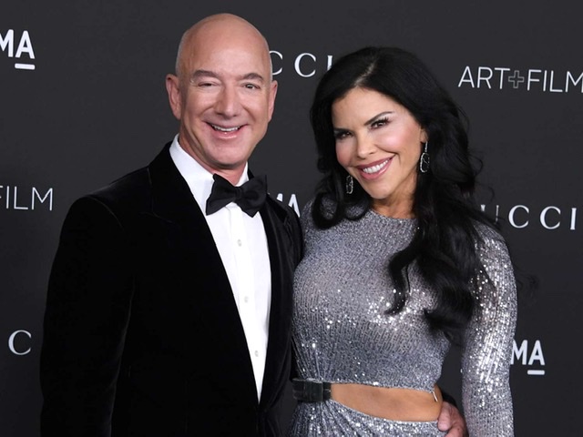 Umunyamakuru Lauren Sanchez yashimye umugabo wamubenze bigatuma ahita akundana n’umuherwe Jeff Bezos