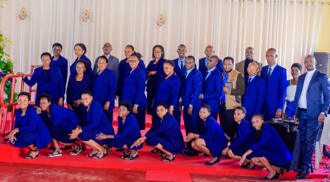 Korali Ararati ya EAR Karumuna yashyize hanze indirimbo yabo ya mbere bise "Imbere ye"-AMAFOTO+VIDEO