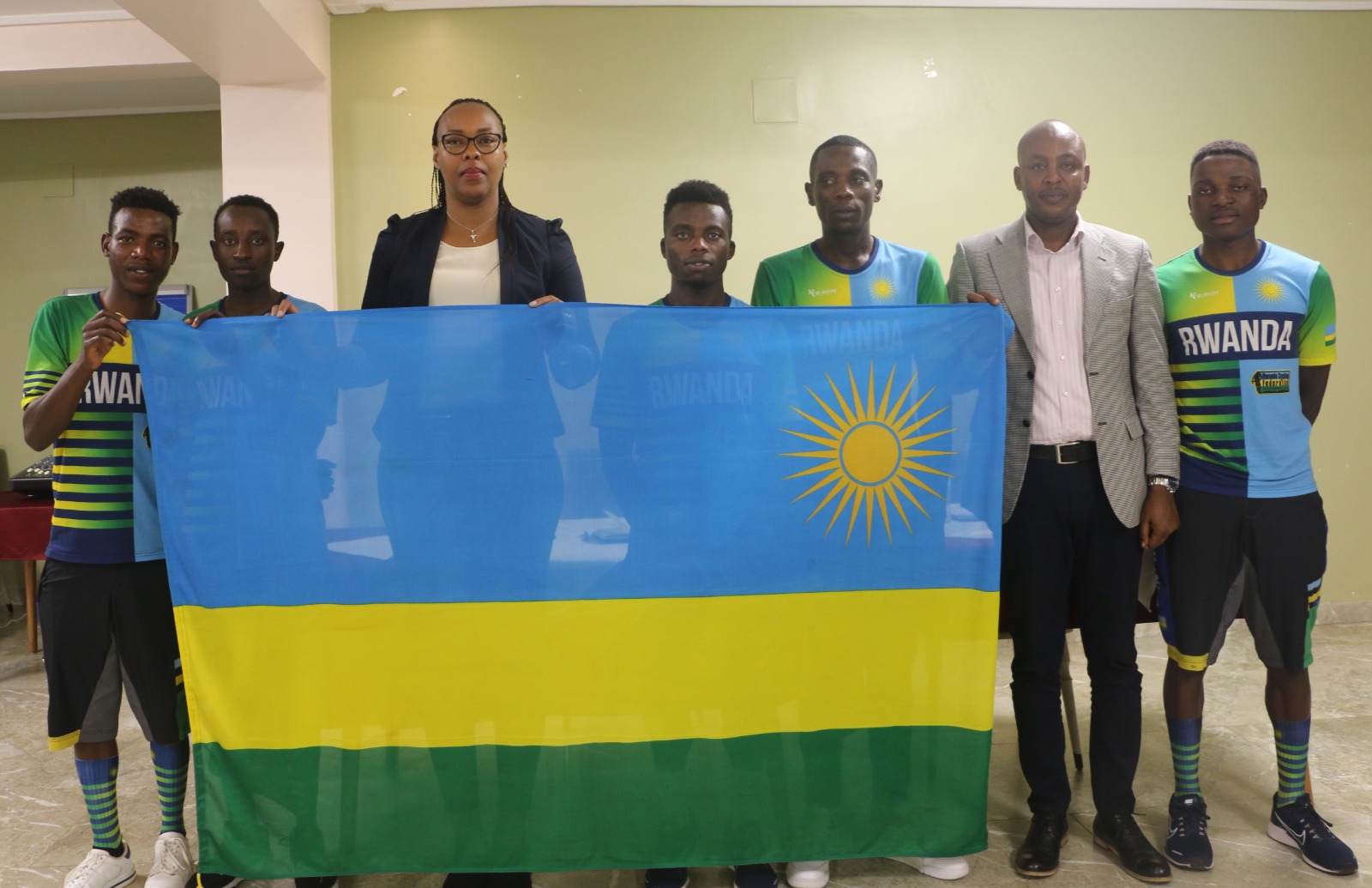 TdRwanda23: Minisitiri Munyangaju yashyikirije ibendera Team Rwanda mbere yo guseruka