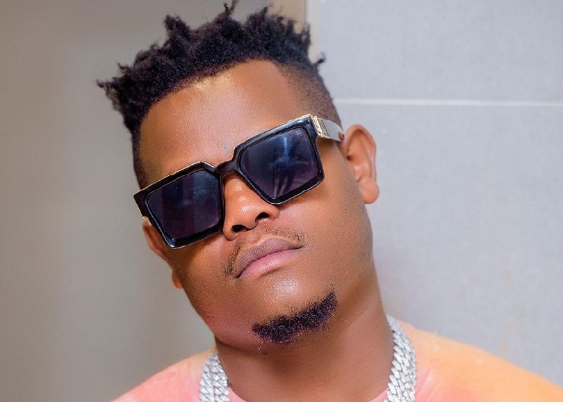 Bruce Melodie yateguje indirimbo nshya ‘Selebura’ yishongora ku bandi bahanzi