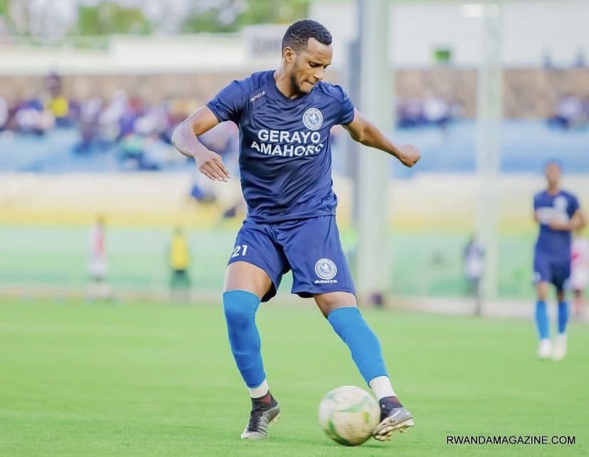 Sibomana Patrick wakiniraga Police FC yerekeje hanze