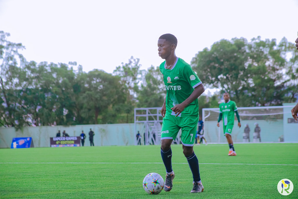 Ndikumana Danny uri gukinira Polisi y'u Burundi, afite indoto zo gukinira Amavubi