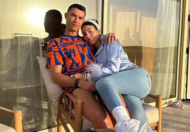 We yari ashinzwe kwakira abagore! Ukuri ku kumenyana kwa Cristiano na Georgina bakundana