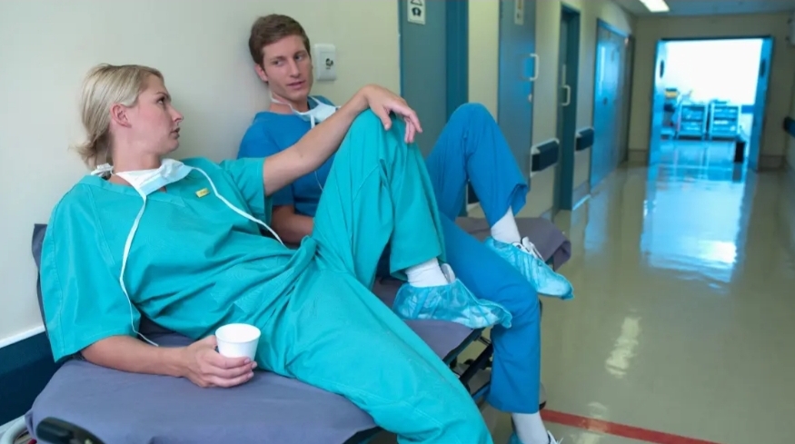 Abaganga birukanywe nyuma yo kubyinira indirimbo y'igishegu mu bitaro bagatwarwa