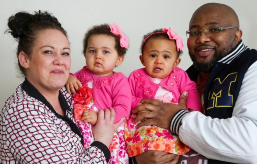 Umuryango wabyaye impanga zitangaje, umuzungu n'umwirabura