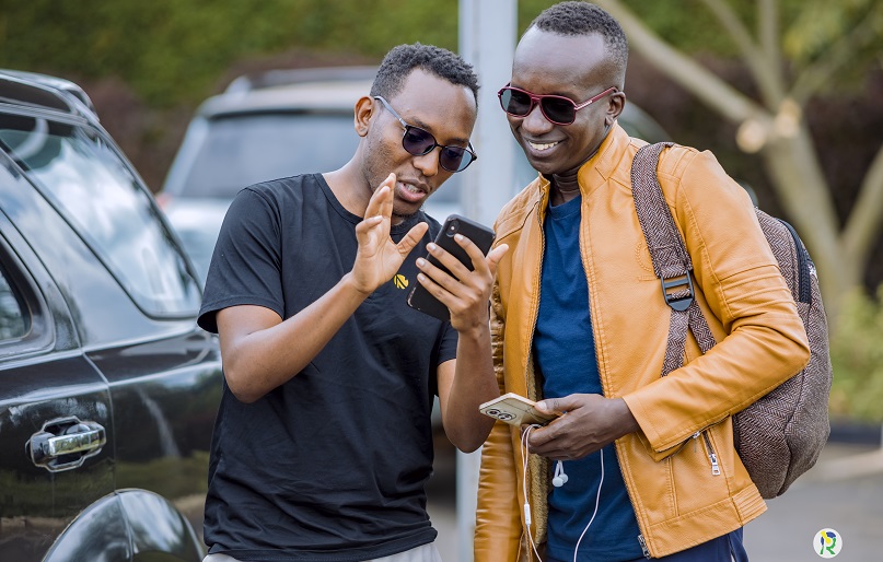 Umunyarwenya Daniel Omara yageze i Kigali yitabiriye Seka Live-AMAFOTO