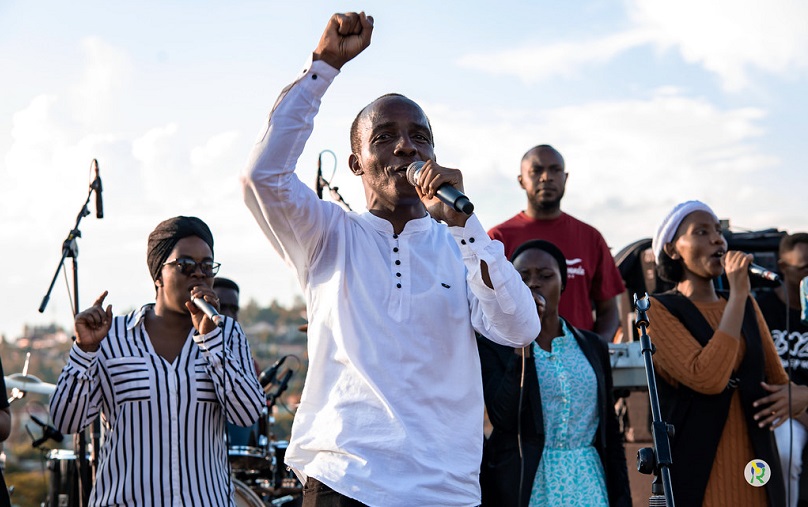 Alex Dusabe yandikiye amateka i Nyabisindu mu gitaramo cy'ububyutse-AMAFOTO+VIDEO