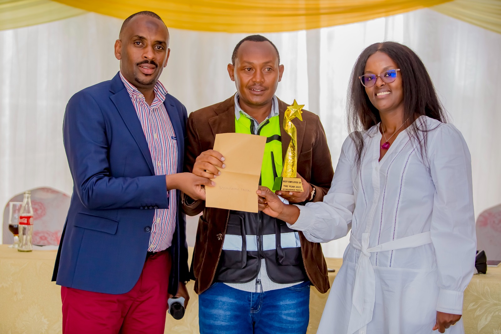 Karame Rwanda yagendanye na Rayon Sports yifatanyije n'abakozi bayo kwizihiza umunsi w'Umurimo - AMAFOTO